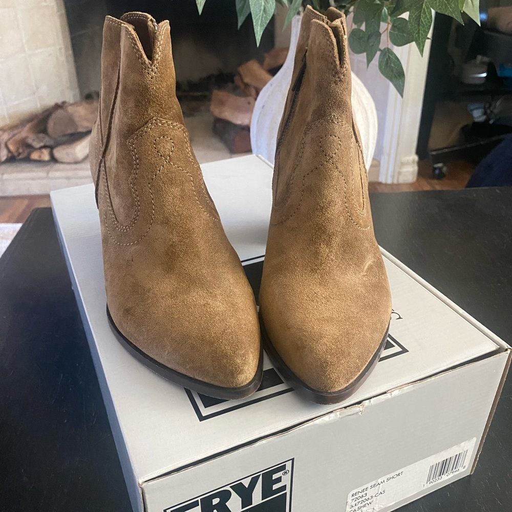 Frye Renee Seam Short size 7m in Chashew